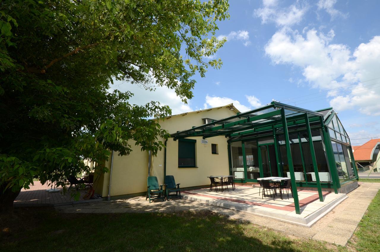 Szarszo Panzio Bed and Breakfast Balatonszarszo Εξωτερικό φωτογραφία