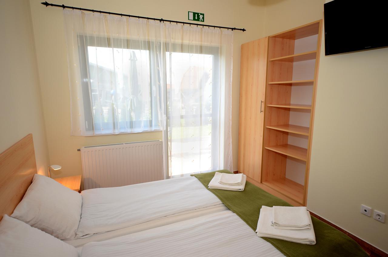 Szarszo Panzio Bed and Breakfast Balatonszarszo Εξωτερικό φωτογραφία