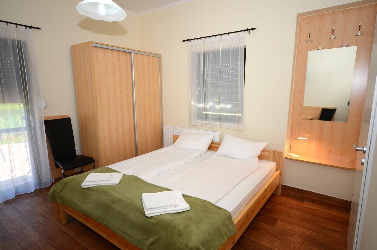 Szarszo Panzio Bed and Breakfast Balatonszarszo Εξωτερικό φωτογραφία