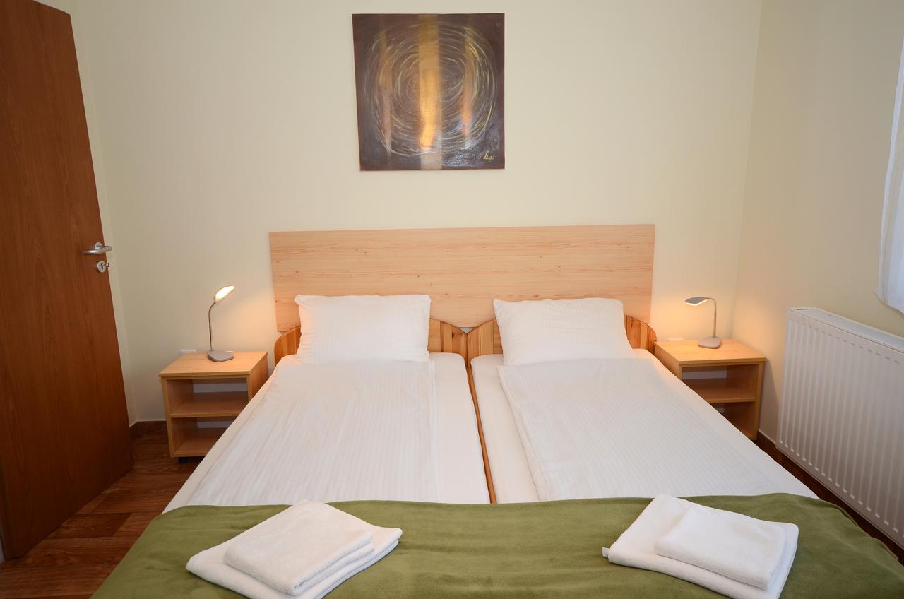Szarszo Panzio Bed and Breakfast Balatonszarszo Εξωτερικό φωτογραφία