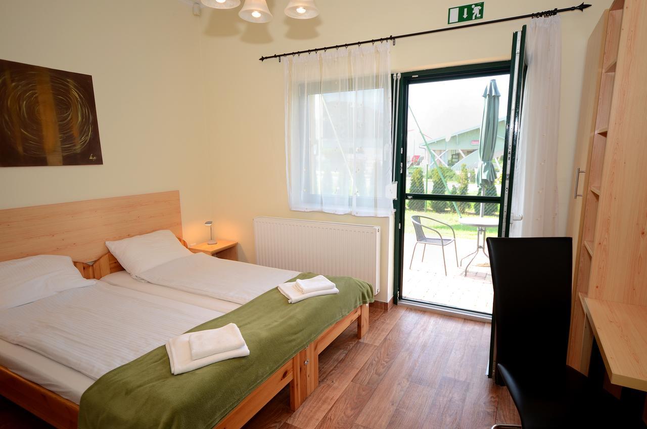 Szarszo Panzio Bed and Breakfast Balatonszarszo Εξωτερικό φωτογραφία